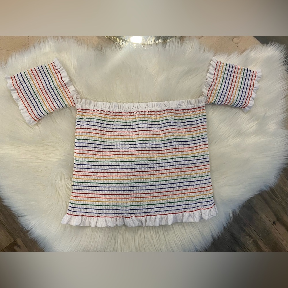 Cropped top white size Large. Runs small. Do+Be